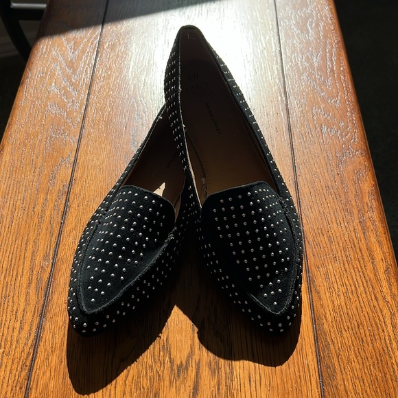 Time and Tru memory foam 6w silver stud and black shoes - Picture 2 of 5